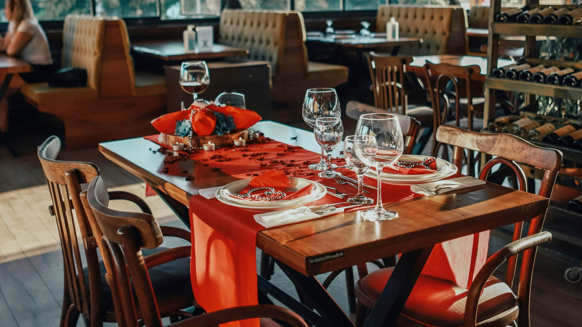 Chef bereitet Essen zu